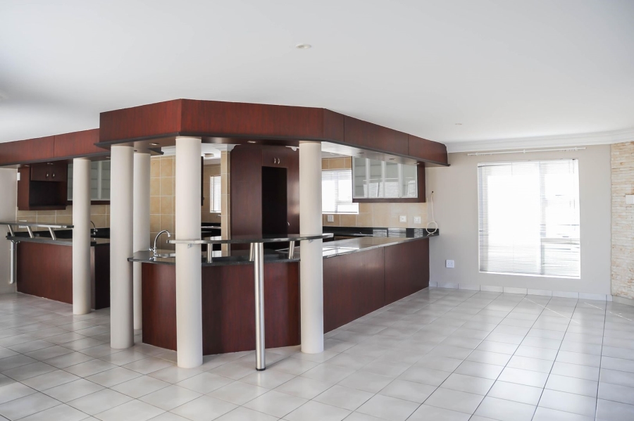 To Let 4 Bedroom Property for Rent in Calypso Beach Western Cape